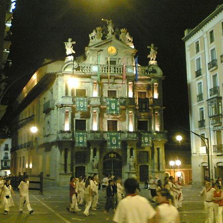 Calle Ansoleaga A 100 Mts Del Ayuntamiento Pamplona Kültér fotó