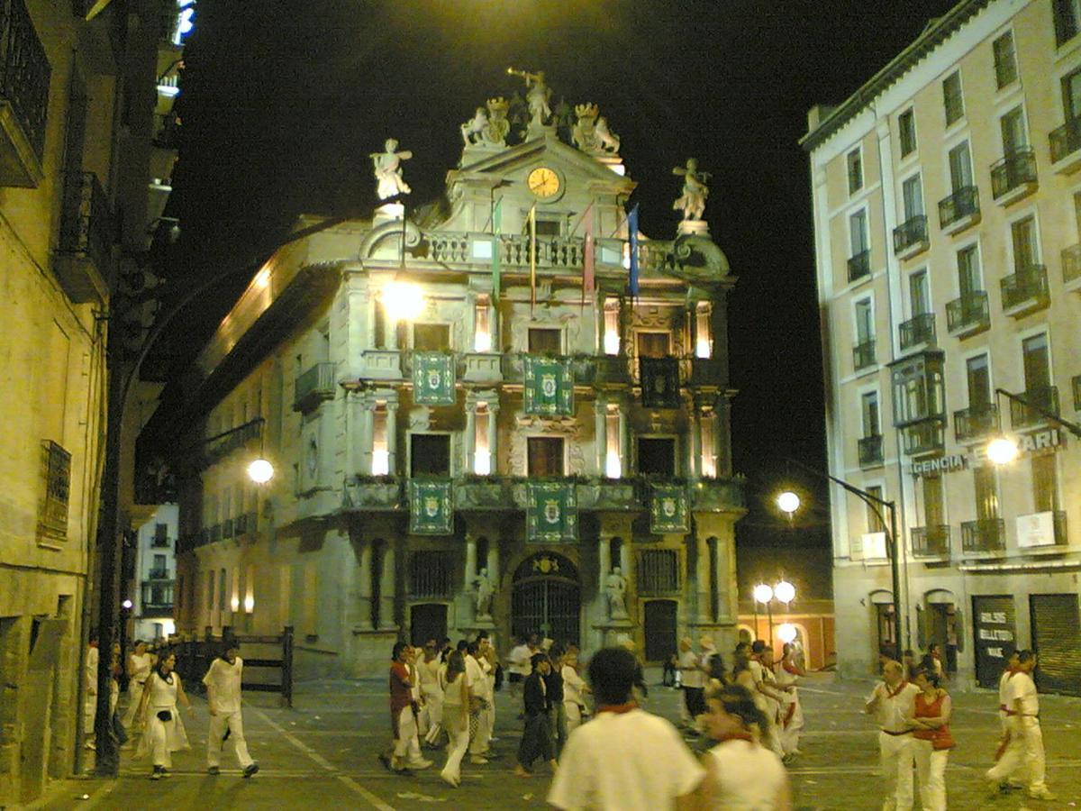 Calle Ansoleaga A 100 Mts Del Ayuntamiento Pamplona Kültér fotó